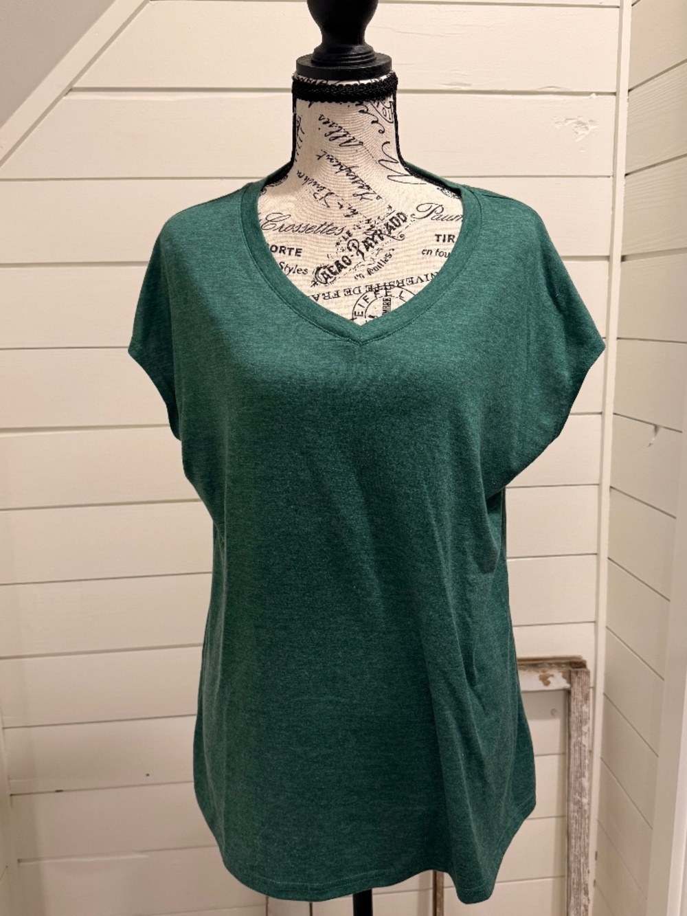 Automet Coral V-Neck Tee – Women's Medium | Lightweight Short Sleeve Top
